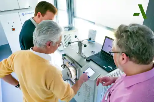 Picture illustration Analis Experts with scientific instrument FreezeDryer