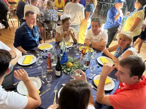 Dîner d’équipe lors d’un événement d’entreprise