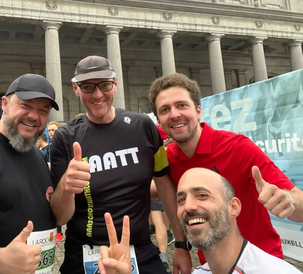 Selfie d’équipe lors d’une course d’entreprise