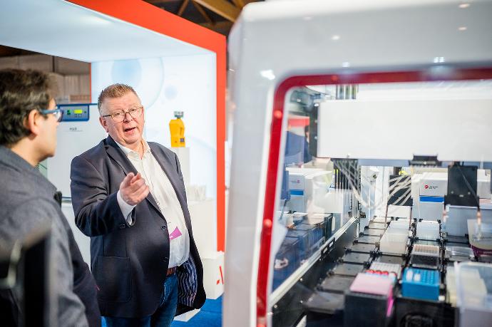 Biomek liquid handling robot