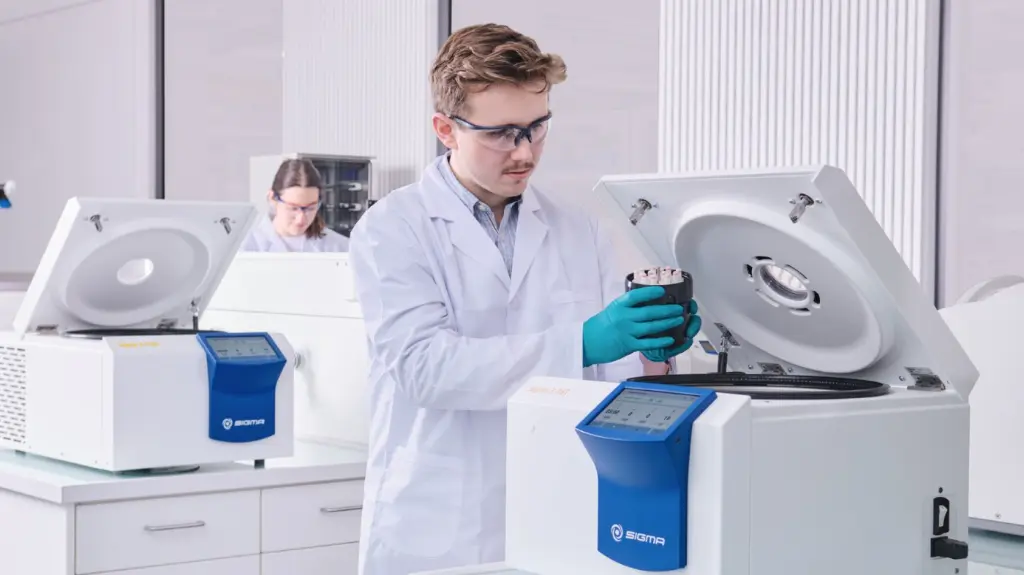 sigma-3-16t-lab-scientist-load-buket-with-tubes.webp