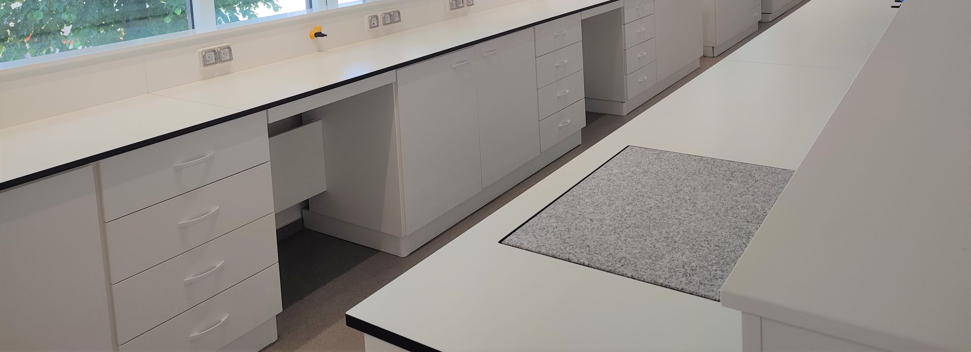 Antivibration table & weighing stones