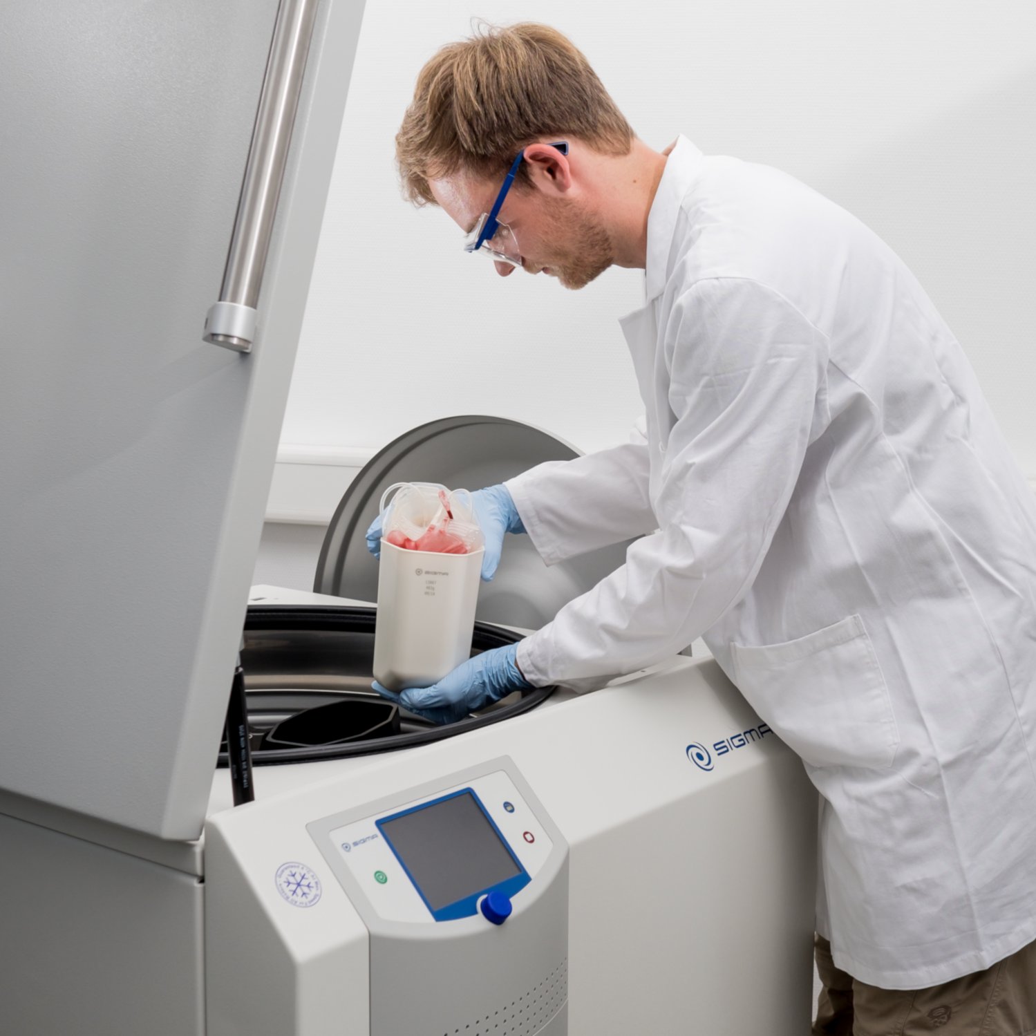 Clinical centrifuges